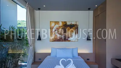 LAY4525: Tropical modern villa with 4 bedrooms on Phuket. Photo #15