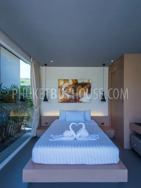 LAY4525: Tropical modern villa with 4 bedrooms on Phuket. Photo #15