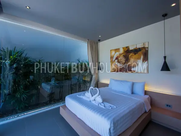 LAY4525: Tropical modern villa with 4 bedrooms on Phuket. Photo #16