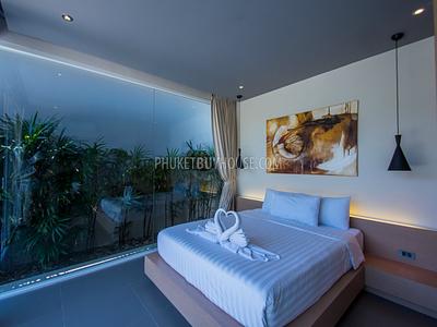 LAY4525: Tropical modern villa with 4 bedrooms on Phuket. Photo #15