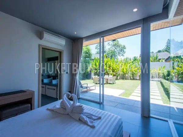 LAY4525: Tropical modern villa with 4 bedrooms on Phuket. Photo #18