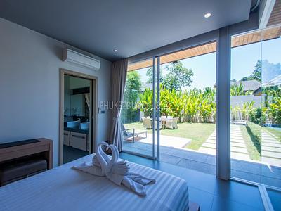 LAY4525: Tropical modern villa with 4 bedrooms on Phuket. Photo #17