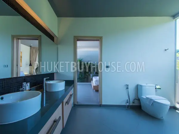 LAY4525: Tropical modern villa with 4 bedrooms on Phuket. Photo #20