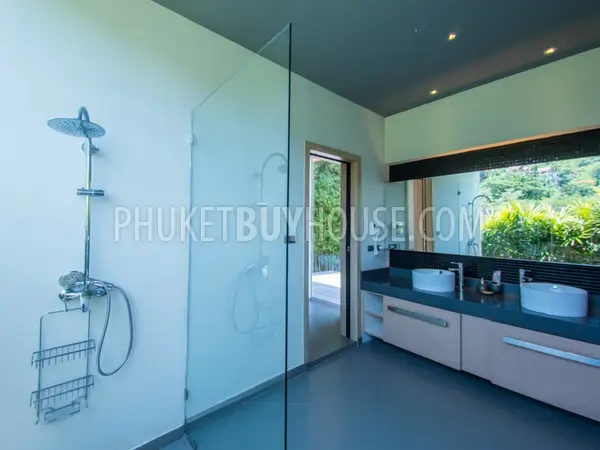 LAY4525: Tropical modern villa with 4 bedrooms on Phuket. Photo #21