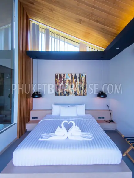 LAY4525: Tropical modern villa with 4 bedrooms on Phuket. Photo #34