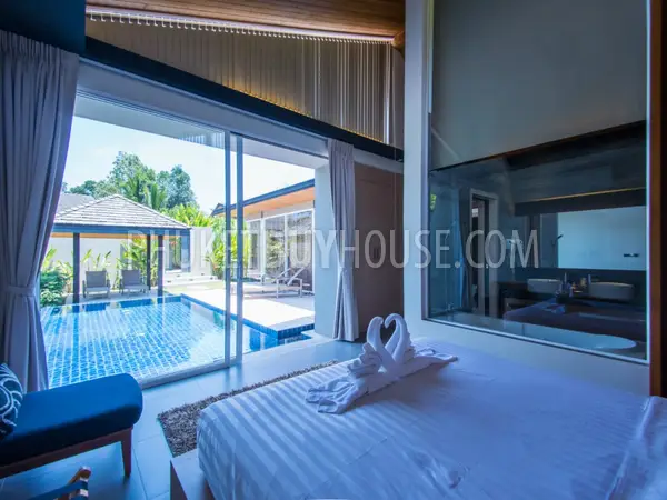 LAY4525: Tropical modern villa with 4 bedrooms on Phuket. Photo #37