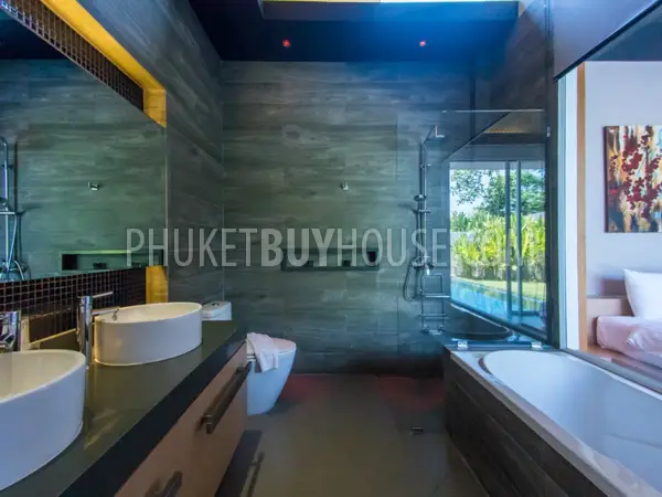 LAY4525: Tropical modern villa with 4 bedrooms on Phuket. Photo #40