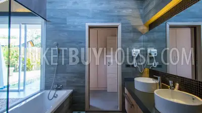 LAY4525: Tropical modern villa with 4 bedrooms on Phuket. Photo #42