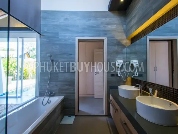 LAY4525: Tropical modern villa with 4 bedrooms on Phuket. Photo #42