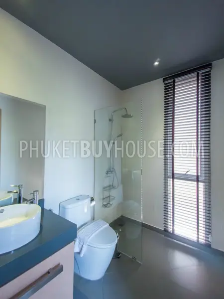LAY4525: Tropical modern villa with 4 bedrooms on Phuket. Photo #44