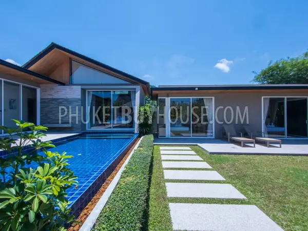 LAY4525: Tropical modern villa with 4 bedrooms on Phuket. Photo #48