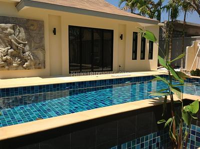 RAW4670: 4 Bedroom Luxury Pool Villa in Rawai sale with developed land plots. Photo #3