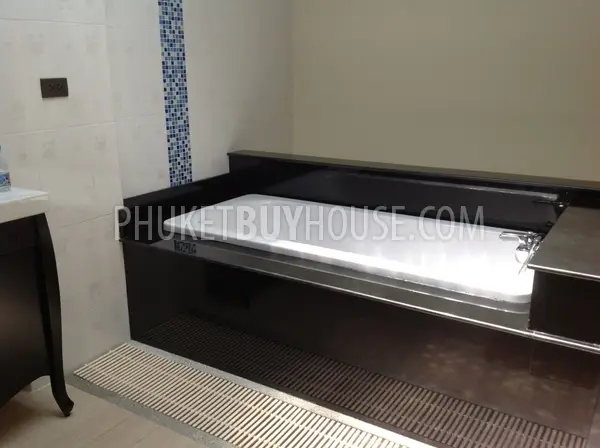 RAW4670: 4 Bedroom Luxury Pool Villa in Rawai sale with developed land plots. Fotoğraf #9