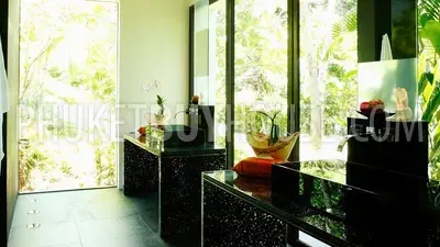 KAM4640: Contemporary art with an ultra–luxury design ocean front villa. Photo #49