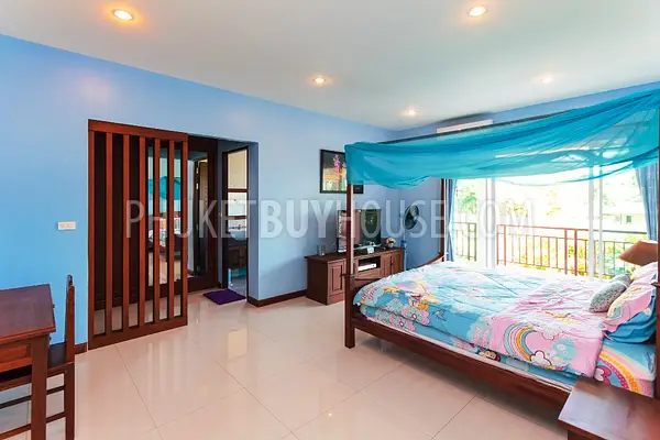 RAW4655: 4 Bedroom Pool Villa Near Rawai. Фото #3