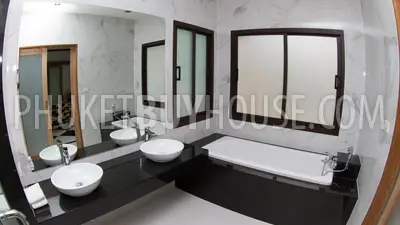 BAN4743: Bang Tao’s Magnificent Villa with Wide Garden. Photo #15