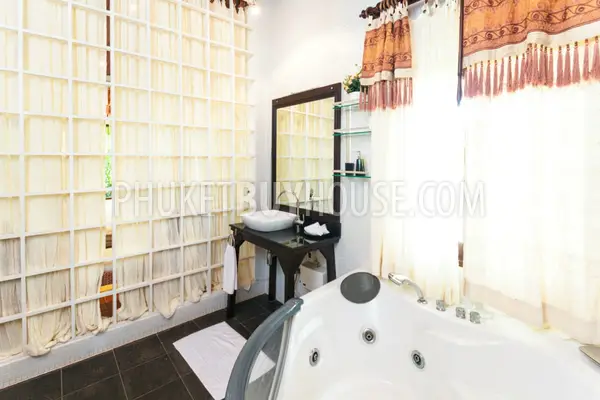 NAI4728: Large villa with a huge land plot 4 bedroom plus maid's room. Photo #12
