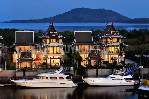 ISL4884: Royal Waterfront Pool Villa with Private 23m Yacht Berth. Fotoğraf #1