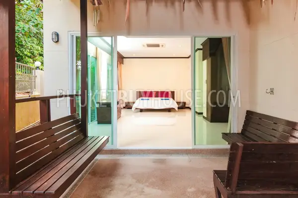 KTH4896: Six Bedroom Villa with Private Pool for Sale in Kathu. Fotoğraf #21