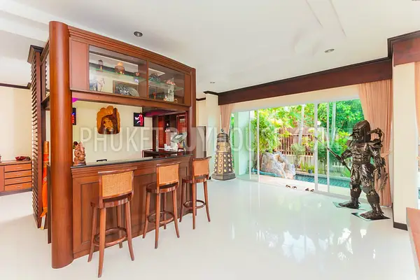 KTH4896: Six Bedroom Villa with Private Pool for Sale in Kathu. Fotoğraf #24