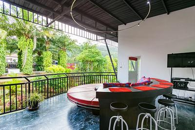 CHA4900: Two-storey Villa with 8 bedrooms and Swimming Pool in Chalong. Photo #2