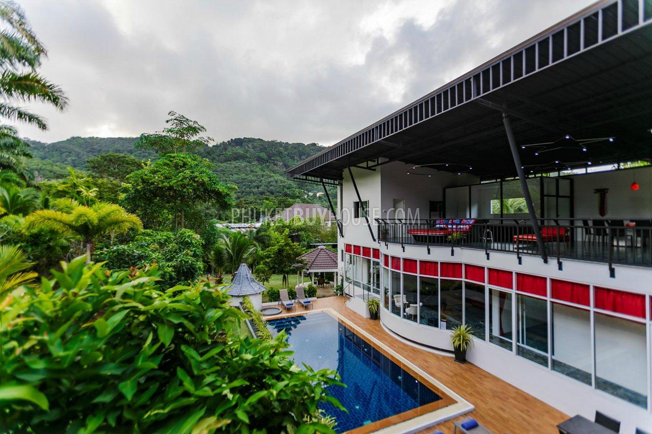CHA4900: Two-storey Villa with 8 bedrooms and Swimming Pool in Chalong. Photo #4