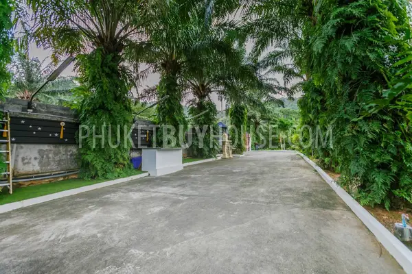 CHA4900: Two-storey Villa with 8 bedrooms and Swimming Pool in Chalong. Photo #7