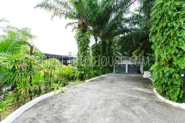 CHA4900: Two-storey Villa with 8 bedrooms and Swimming Pool in Chalong. Photo #9