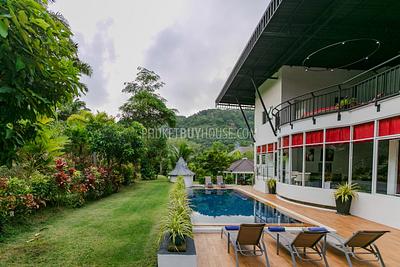 CHA4900: Two-storey Villa with 8 bedrooms and Swimming Pool in Chalong. Photo #53