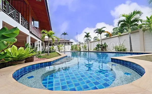 RAW4911: Big 4 Bedroom Private Pool Villa in Rawai. Photo #1