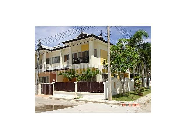CHE4968: 3 Bedroom Town House For Sale in Laguna. Photo #1