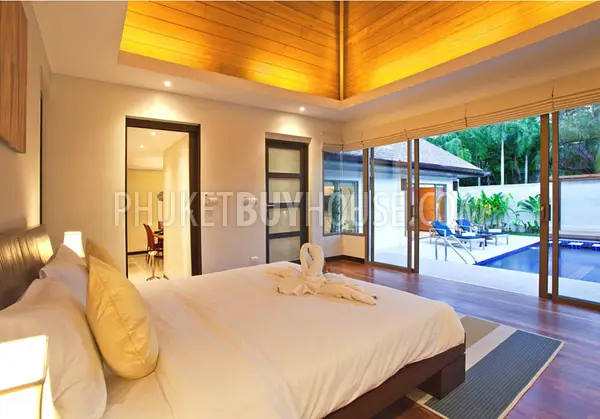 NAI5122: 3 Bedroom Luxury Villa in Nai Harn. Photo #5