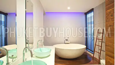 NAI5122: 3 Bedroom Luxury Villa in Nai Harn. Photo #6