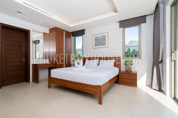 LAY5129: 4 Bedroom Luxury Villa in Layan. Photo #9