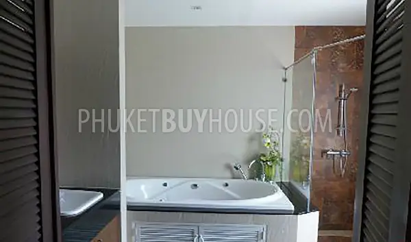 RAW5136: 5 Bedroom Swimming Pool Villa in Rawai. Photo #2
