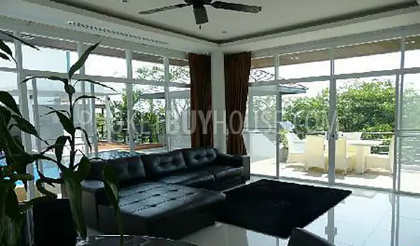 RAW5136: 5 Bedroom Swimming Pool Villa in Rawai. Photo #3