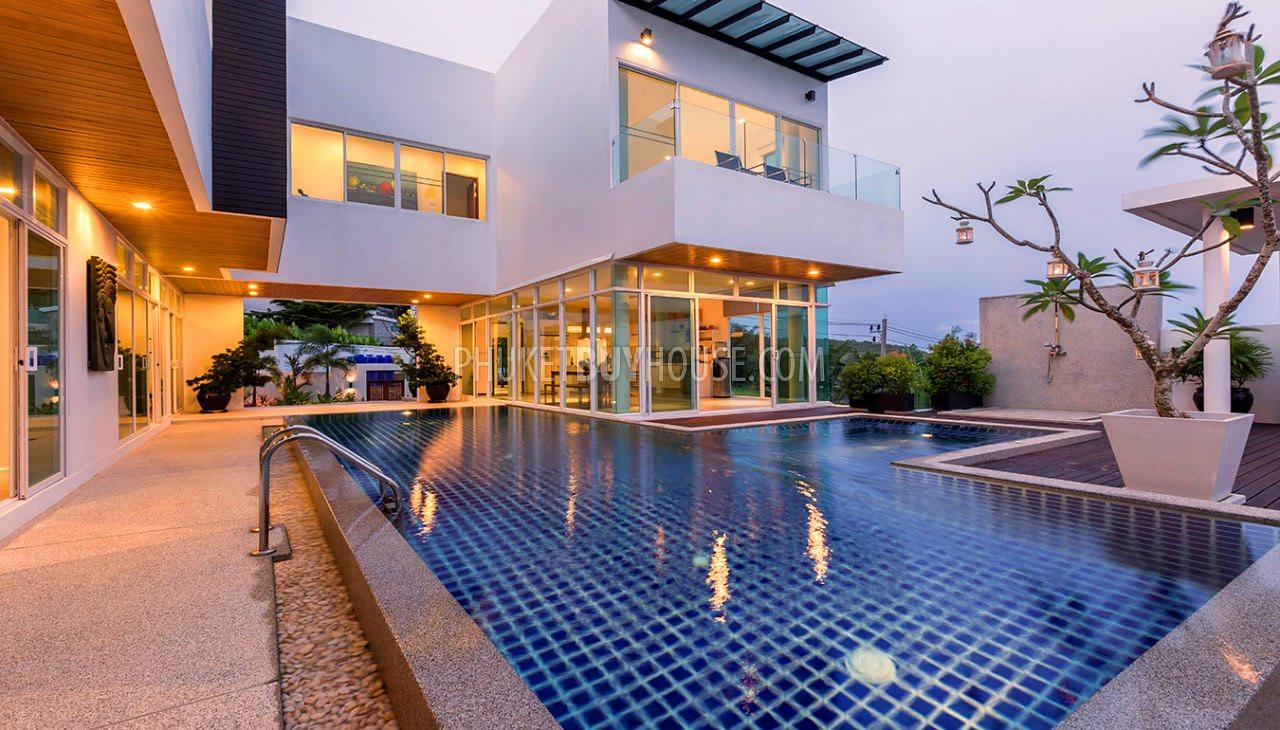 RAW5137: Luxury Pool Villa in Phuket with 4 Bedrooms. Photo #8