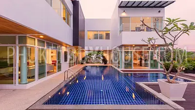 RAW5137: Luxury Pool Villa in Phuket with 4 Bedrooms. Photo #9