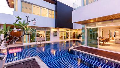RAW5137: Luxury Pool Villa in Phuket with 4 Bedrooms. Photo #12