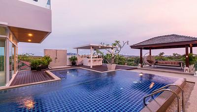 RAW5137: Luxury Pool Villa in Phuket with 4 Bedrooms. Photo #14