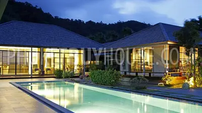 KTH5104: 4 Bedrooms Villa in Kathu. Photo #11