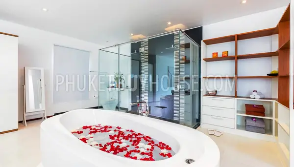 RAW5137: Luxury Pool Villa in Phuket with 4 Bedrooms. Photo #45