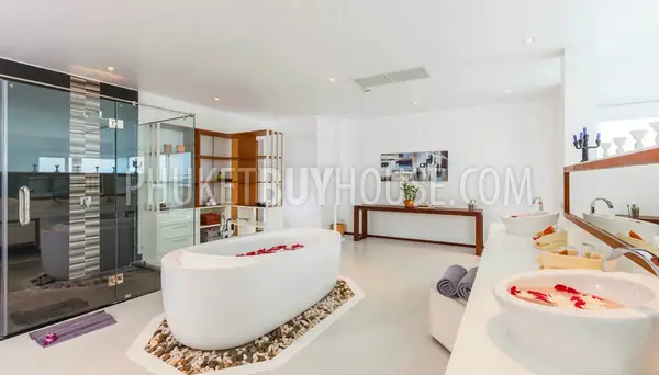 RAW5137: Luxury Pool Villa in Phuket with 4 Bedrooms. Photo #48