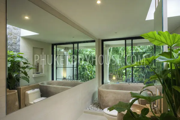 NAI5148: 5 Bedroom Villa NaiHarn Beach. Photo #3