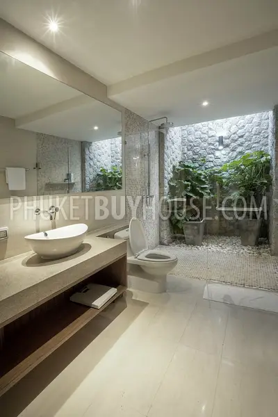 NAI5148: 5 Bedroom Villa NaiHarn Beach. Photo #8