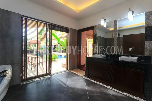 RAW5154: Elegant 5 Bedroom villa in Rawai. Photo #6