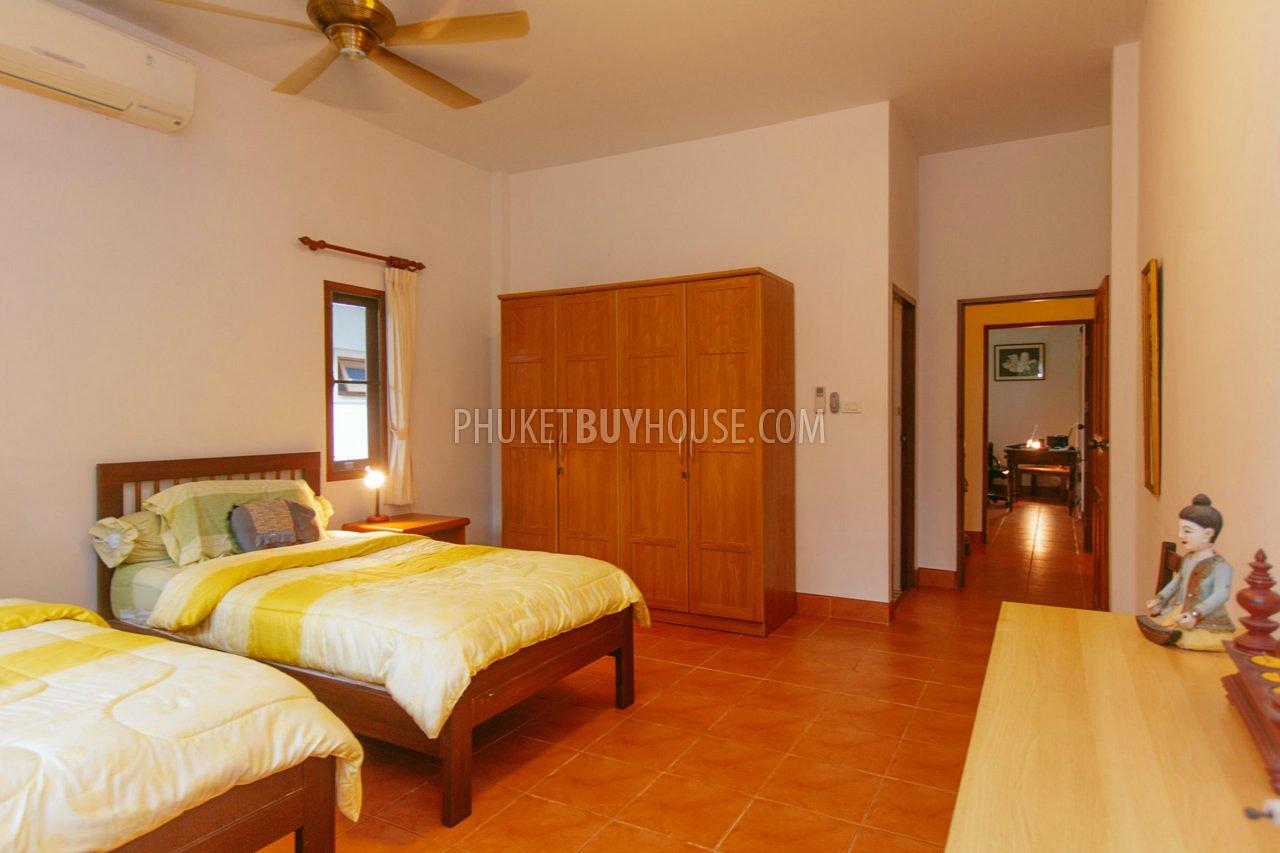 RAW5201: 4 Bedrooms Villa with Private Pool in Rawai. Photo #6