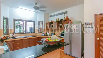 RAW5201: 4 Bedrooms Villa with Private Pool in Rawai. Photo #17