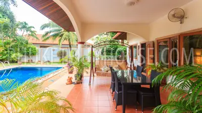RAW5201: 4 Bedrooms Villa with Private Pool in Rawai. Photo #26