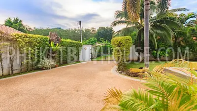 RAW5201: 4 Bedrooms Villa with Private Pool in Rawai. Photo #32